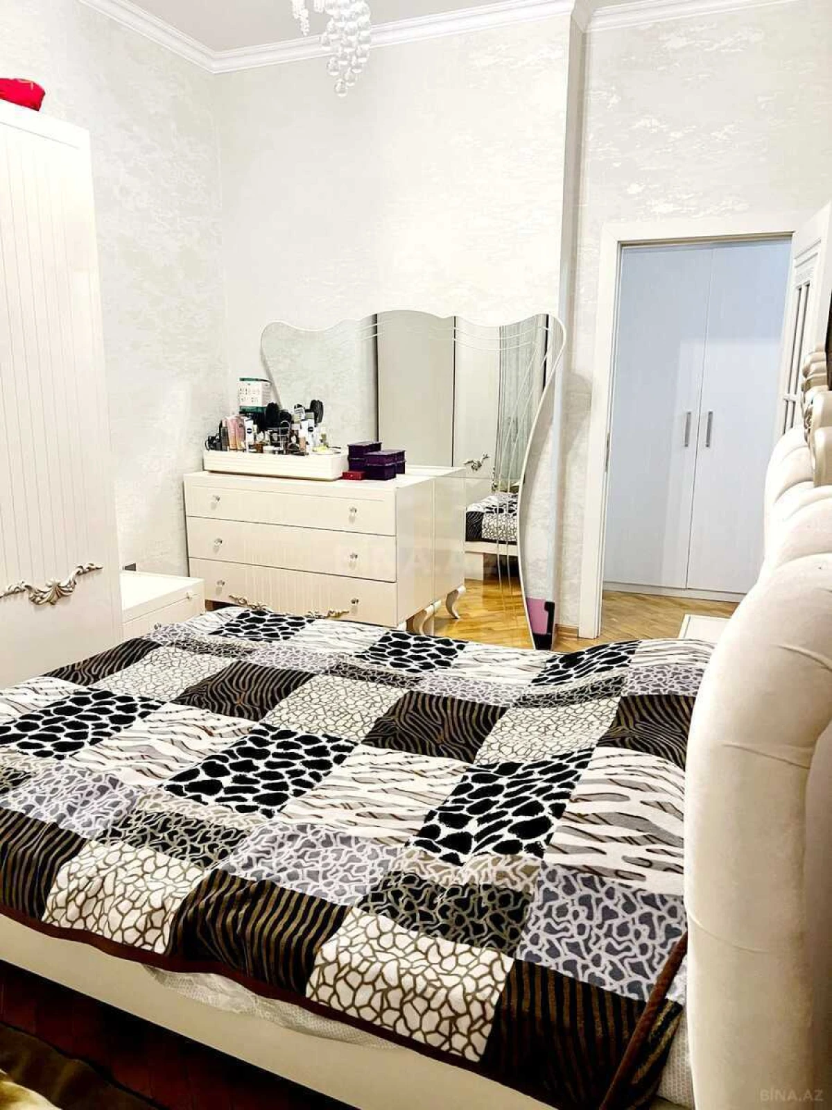 Kirayə verilir 2 otaqlı mənzil 75 m²