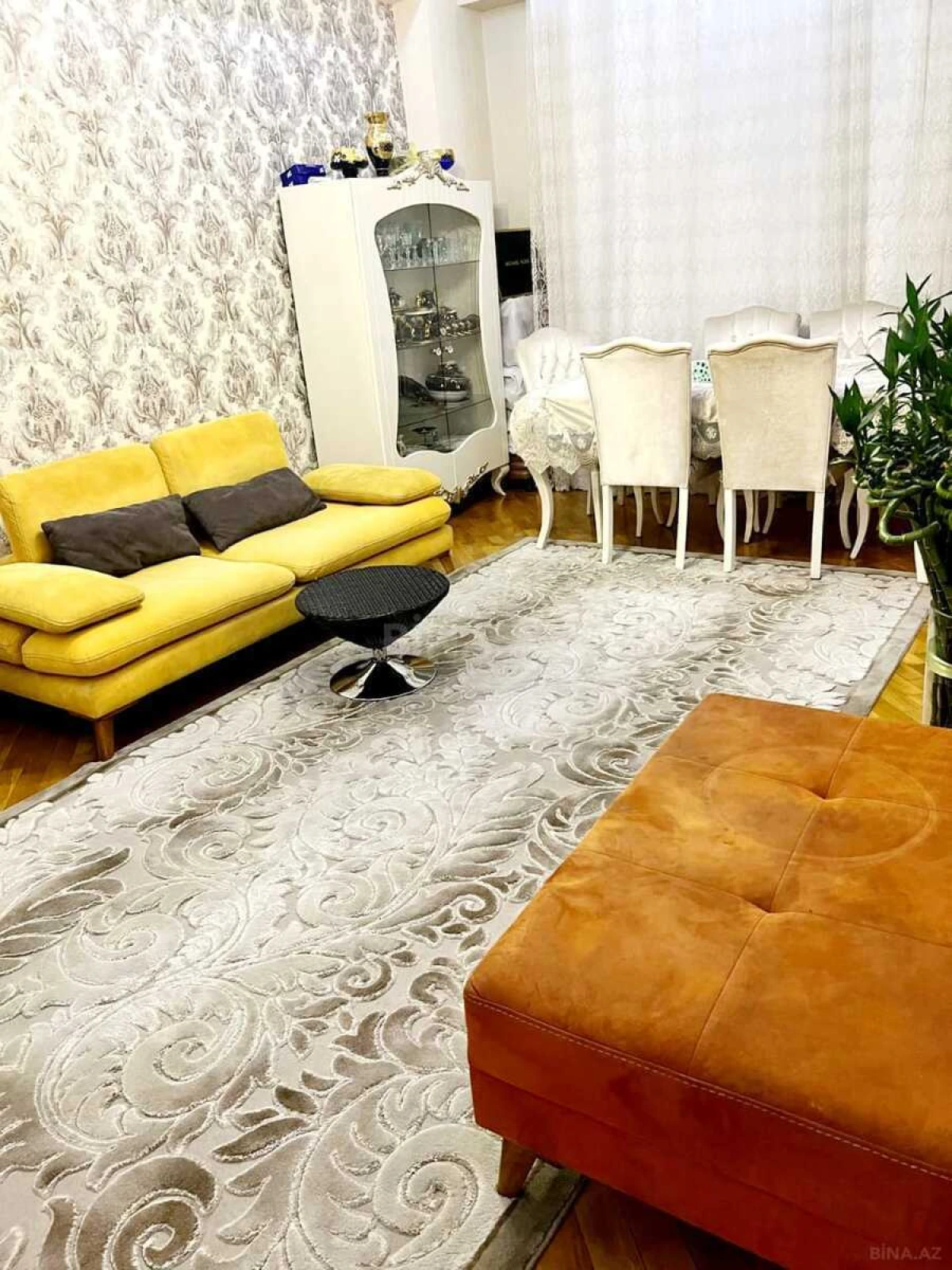 Kirayə verilir 2 otaqlı mənzil 75 m²