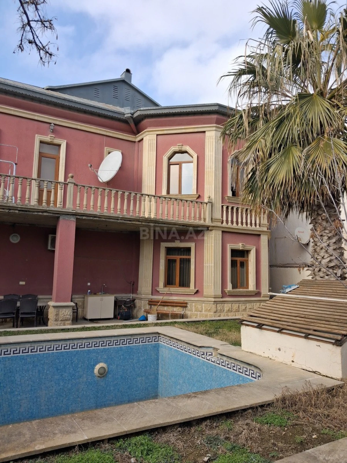 Satılır 6 otaqlı həyət evi 400 m²