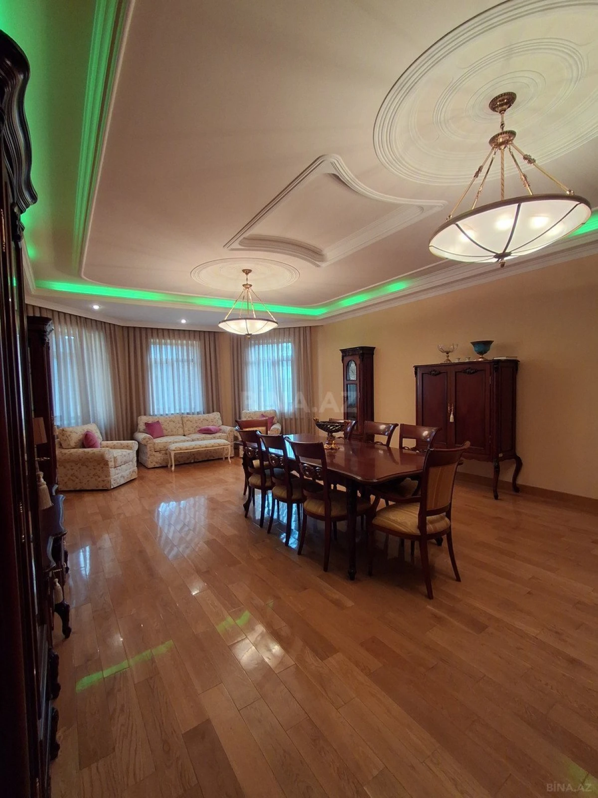 Satılır 6 otaqlı həyət evi 400 m²