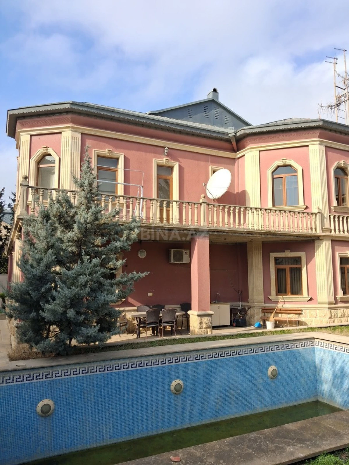 Satılır 6 otaqlı həyət evi 400 m²