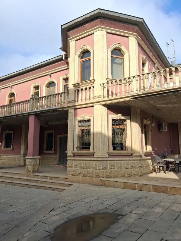 Satılır 6 otaqlı həyət evi 400 m²