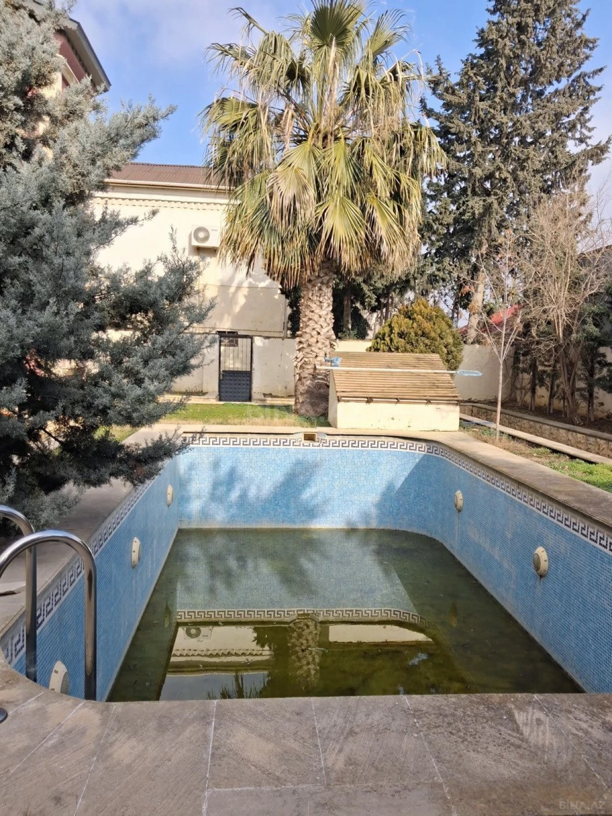 Satılır 6 otaqlı həyət evi 400 m²