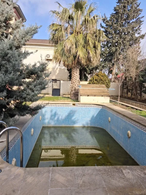 Satılır 6 otaqlı həyət evi 400 m²