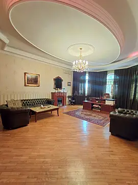 Satılır 6 otaqlı həyət evi 400 m²