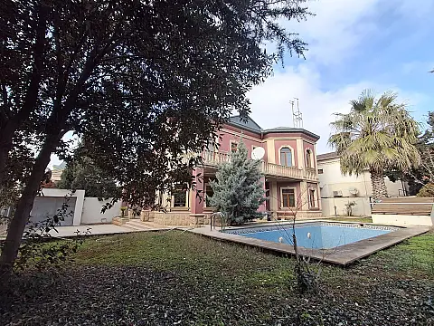 Satılır 6 otaqlı həyət evi 400 m²