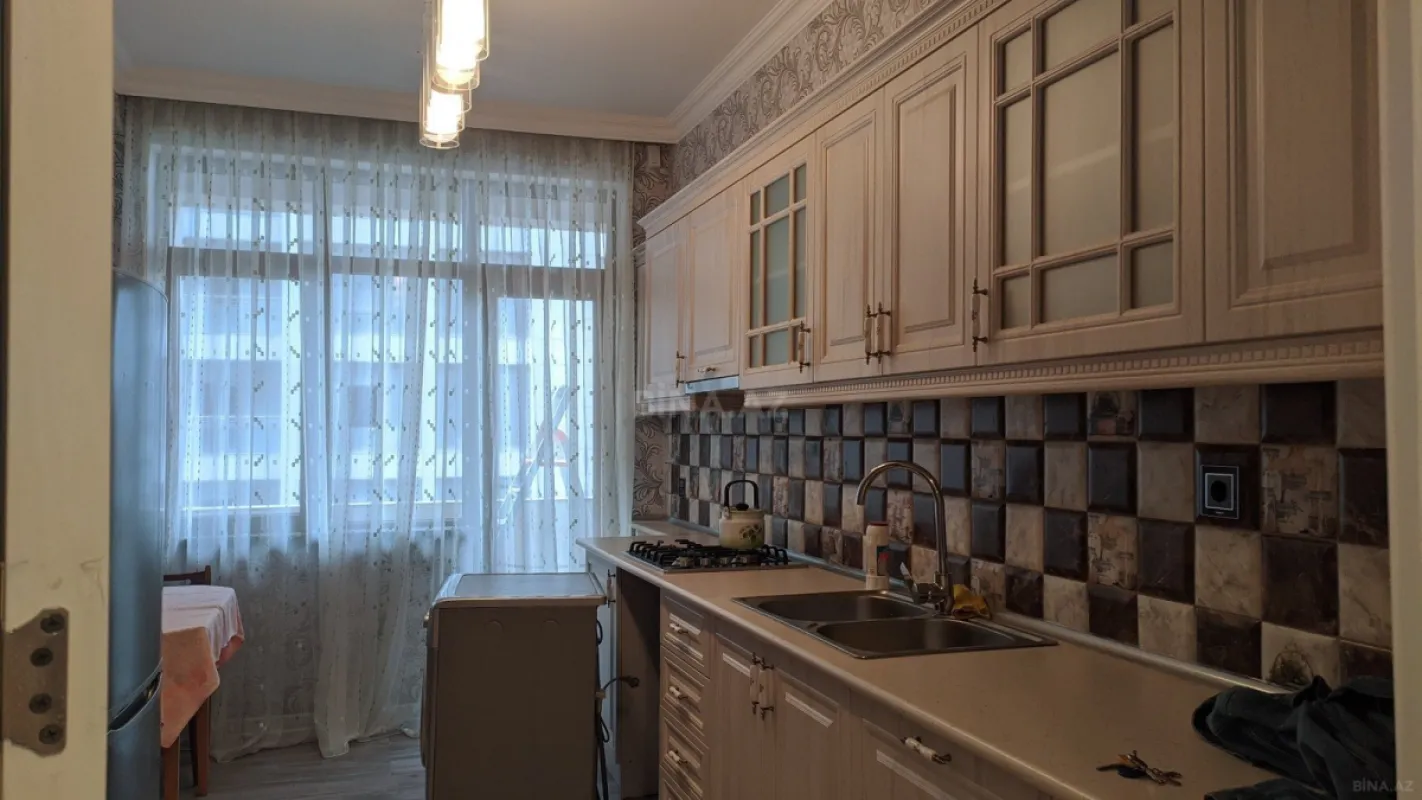 Kirayə verilir 2 otaqlı mənzil 90 m²