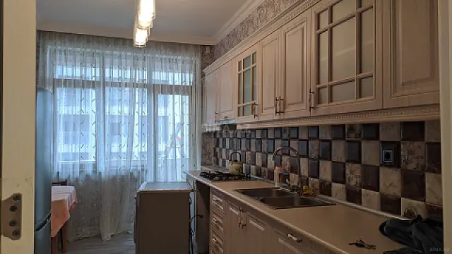 Kirayə verilir 2 otaqlı mənzil 90 m²