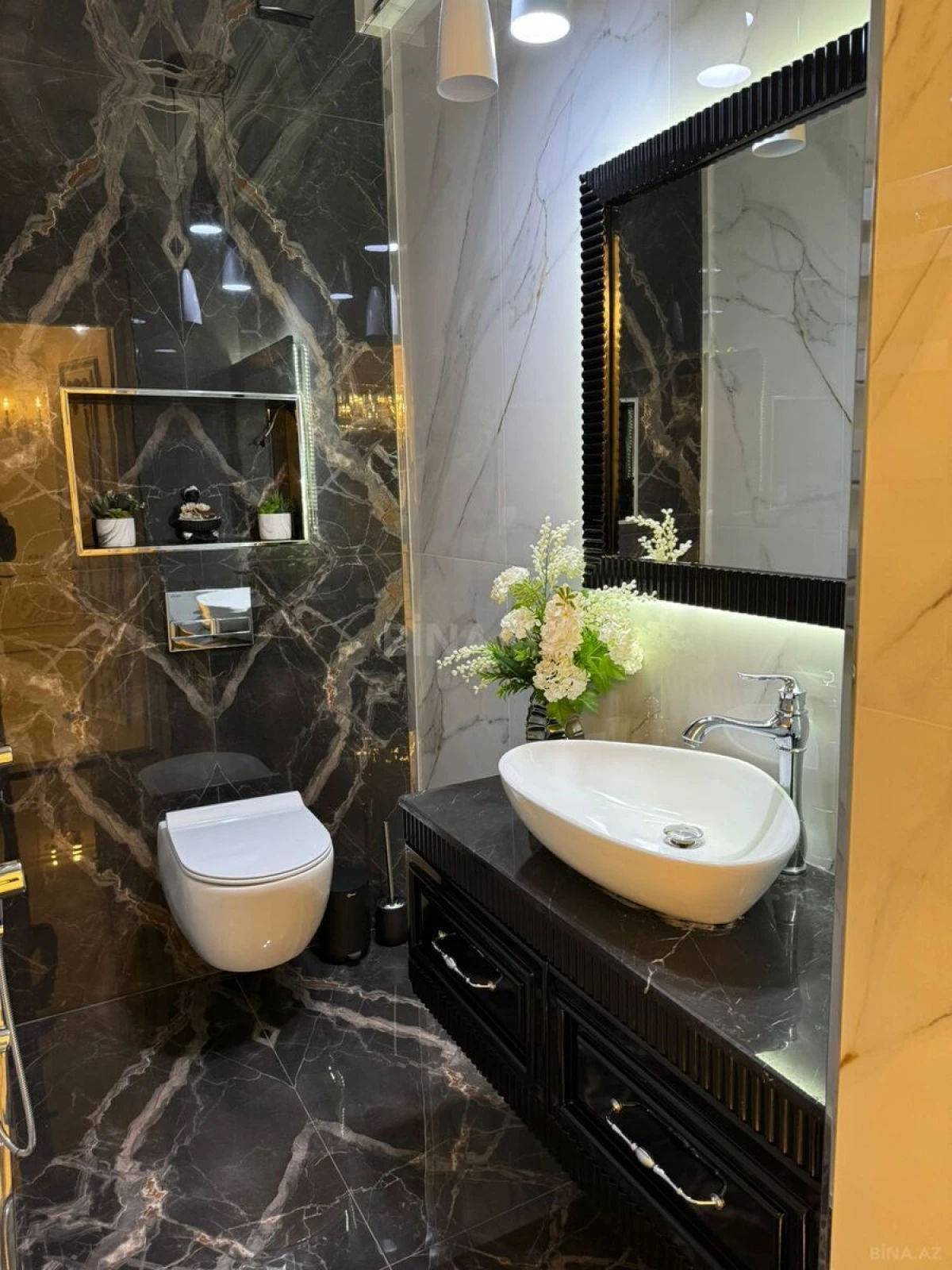 Satılır 4 otaqlı mənzil 183 m²