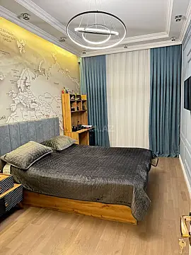 Satılır 4 otaqlı mənzil 183 m²