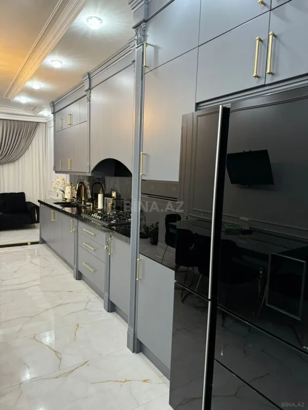 Satılır 4 otaqlı mənzil 183 m²
