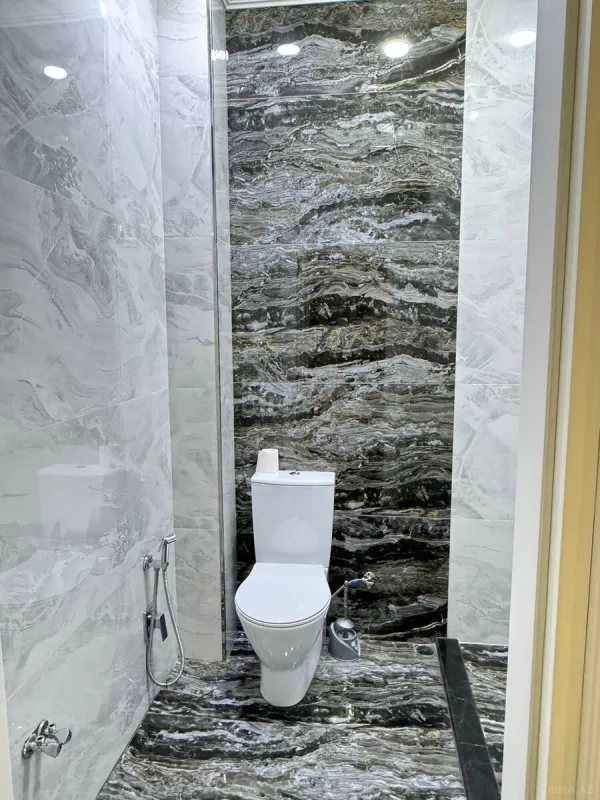 Satılır 4 otaqlı mənzil 183 m²