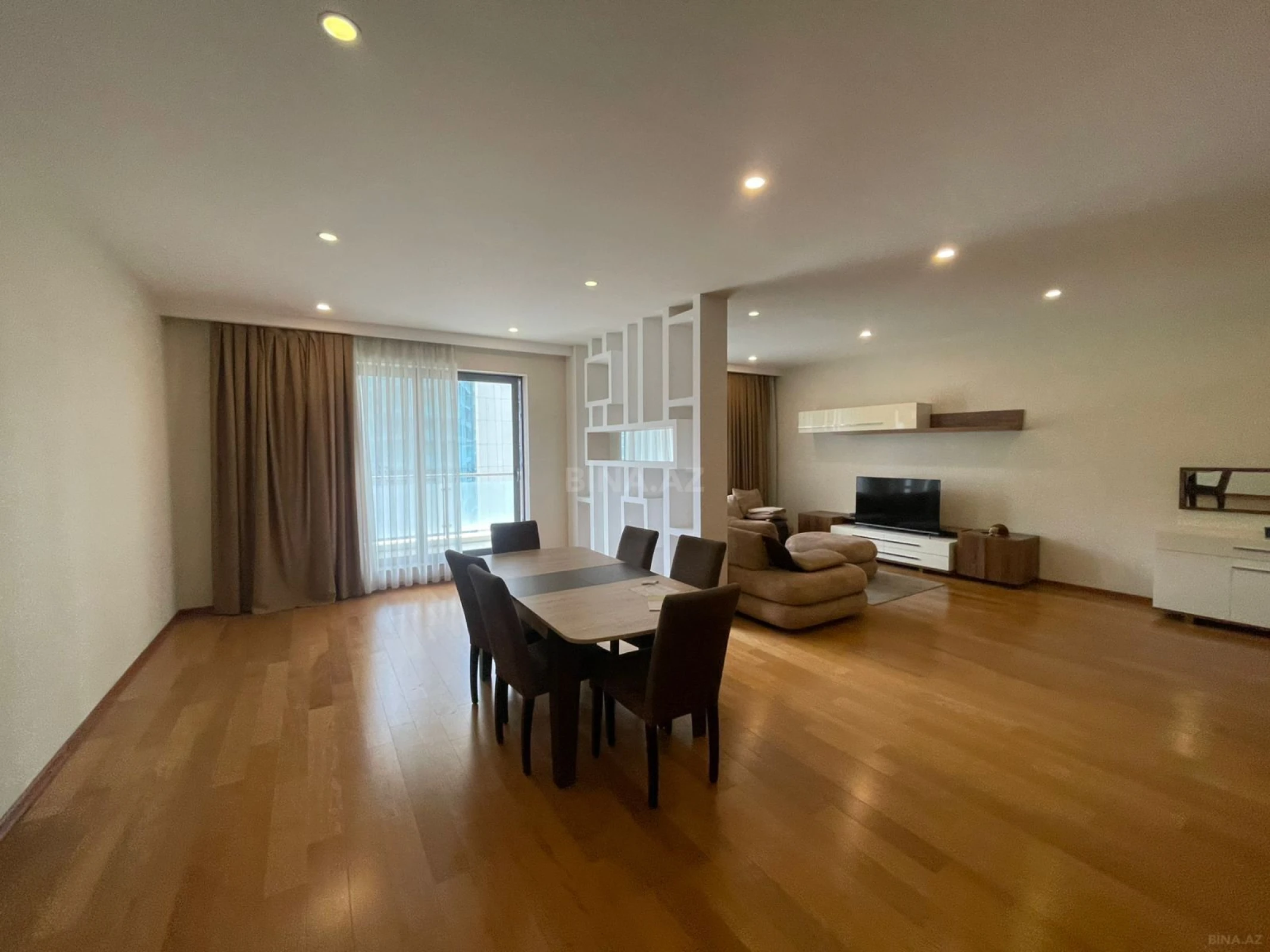 Kirayə verilir 4 otaqlı mənzil 220 m²