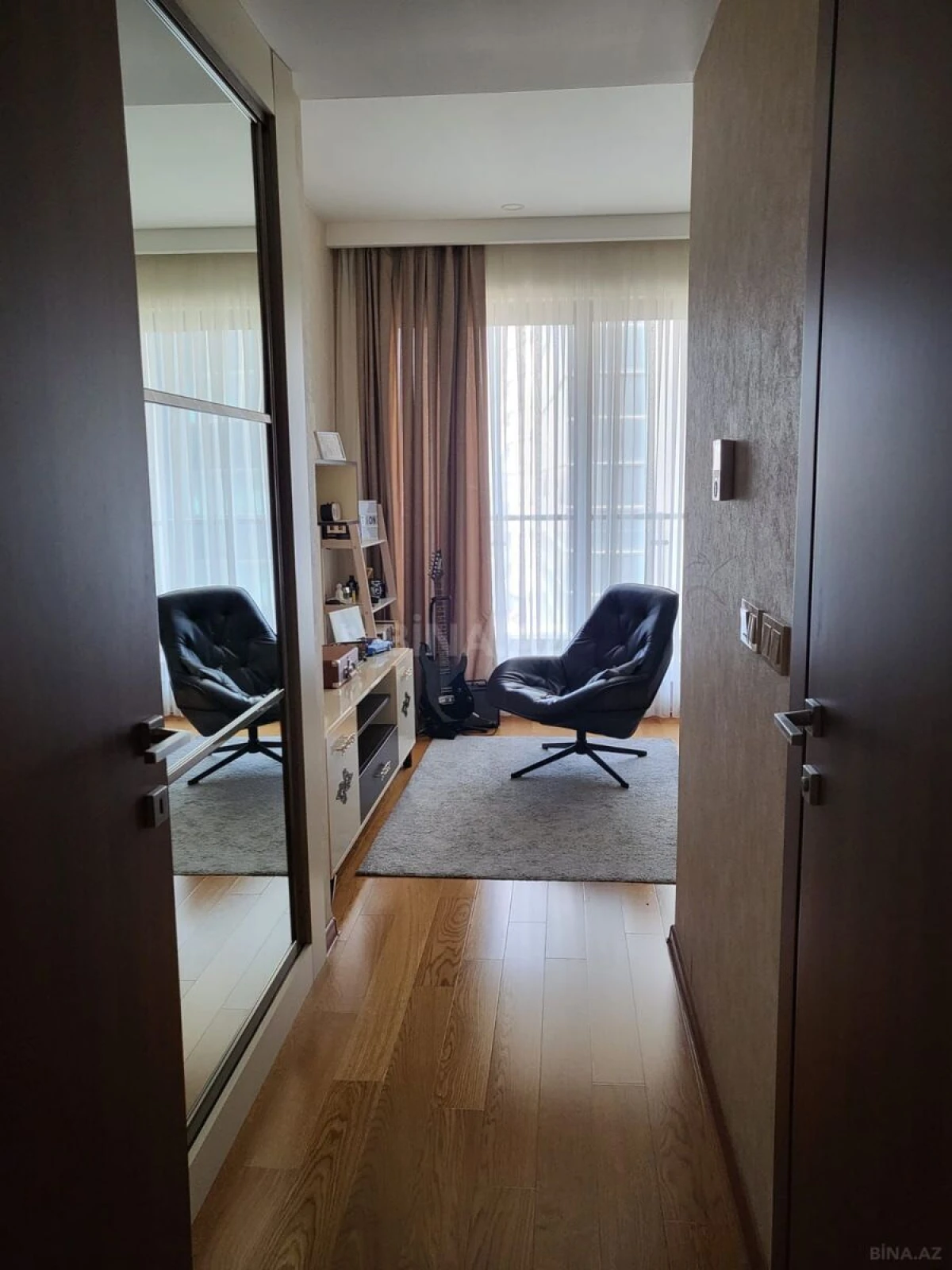 Kirayə verilir 4 otaqlı mənzil 220 m²