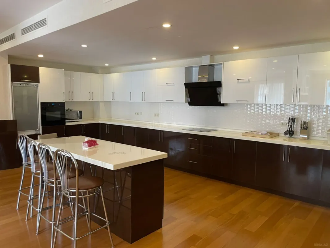 Kirayə verilir 4 otaqlı mənzil 220 m²