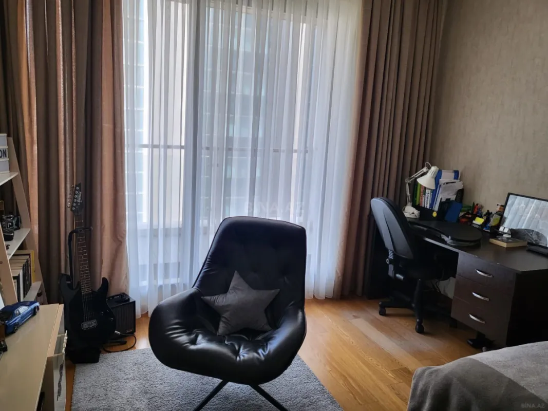 Kirayə verilir 4 otaqlı mənzil 220 m²