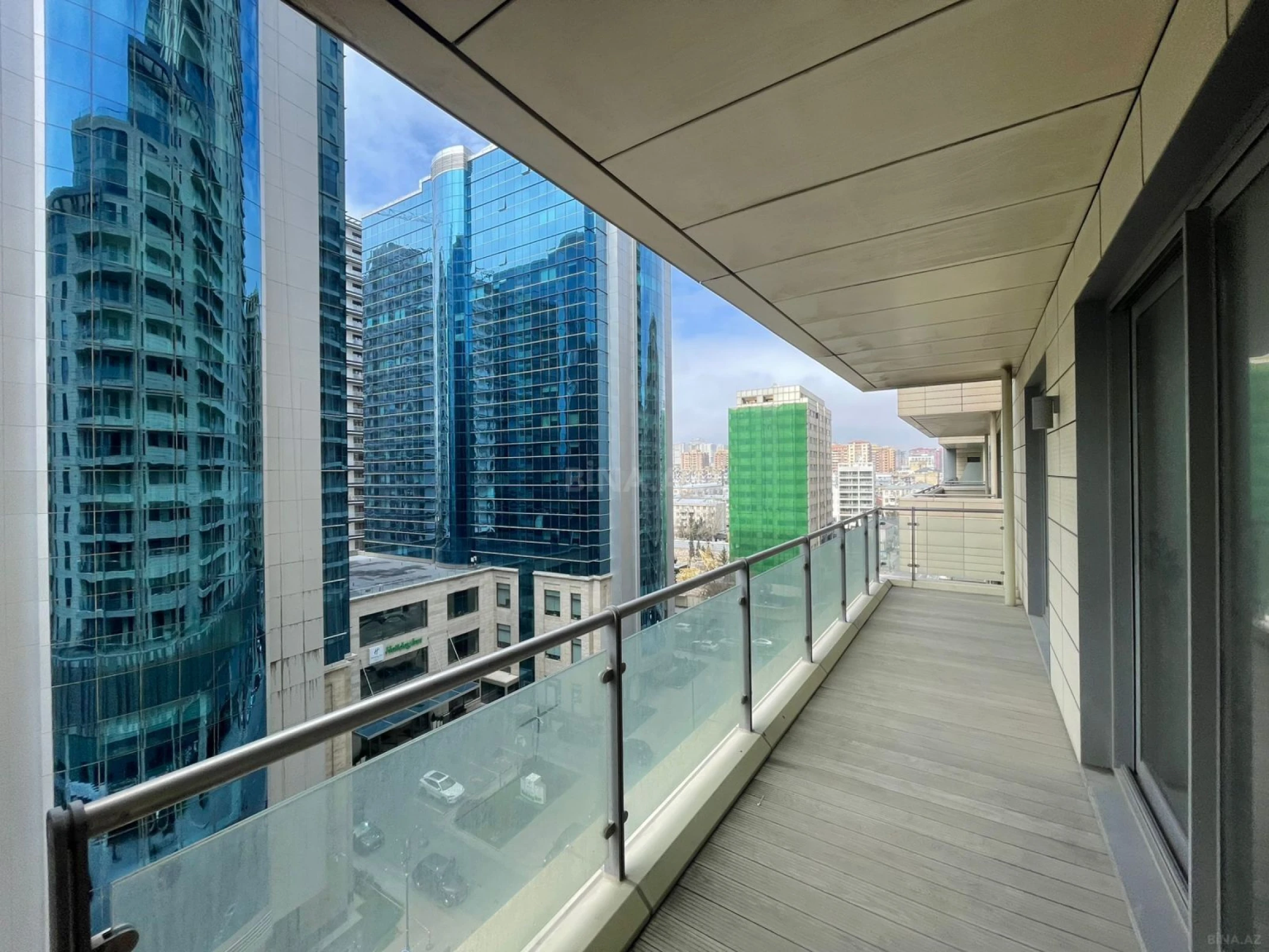 Kirayə verilir 4 otaqlı mənzil 220 m²