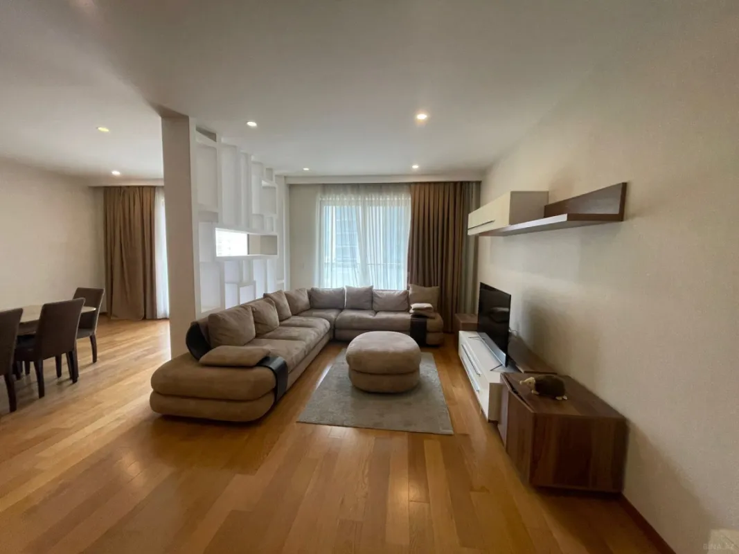 Kirayə verilir 4 otaqlı mənzil 220 m²
