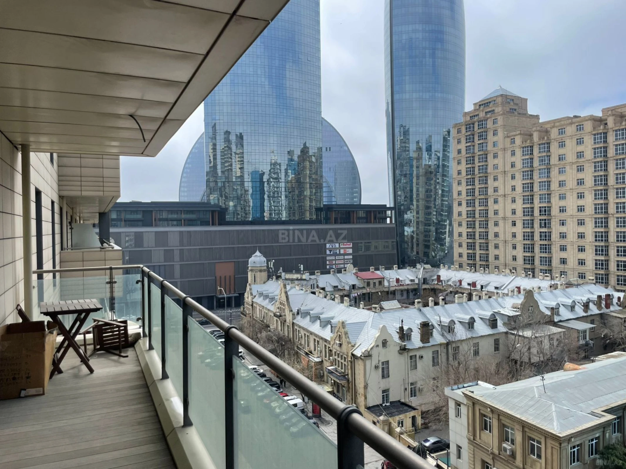 Kirayə verilir 4 otaqlı mənzil 220 m²