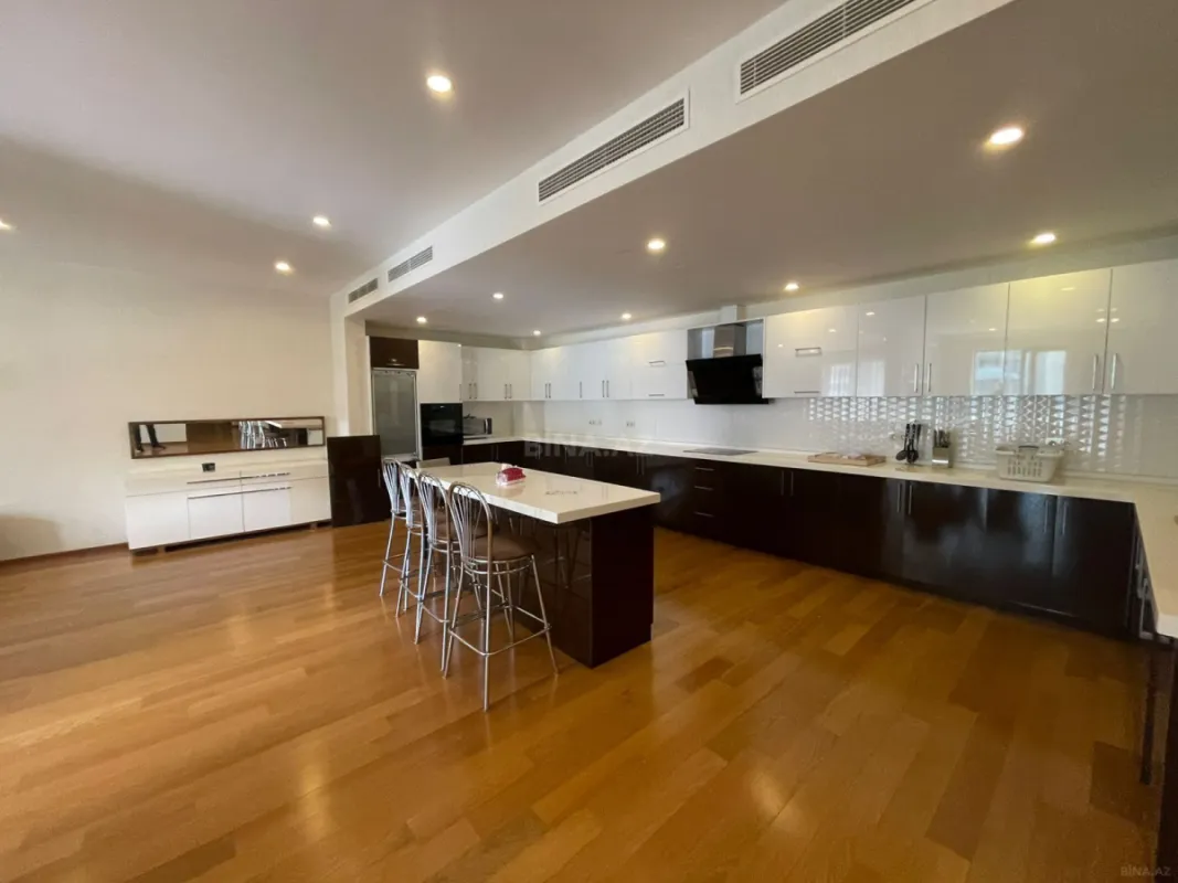 Kirayə verilir 4 otaqlı mənzil 220 m²