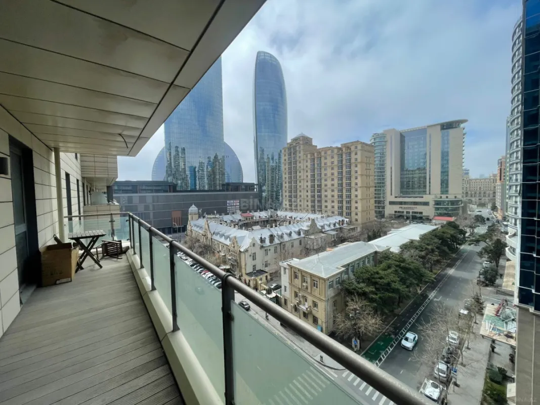 Kirayə verilir 4 otaqlı mənzil 220 m²