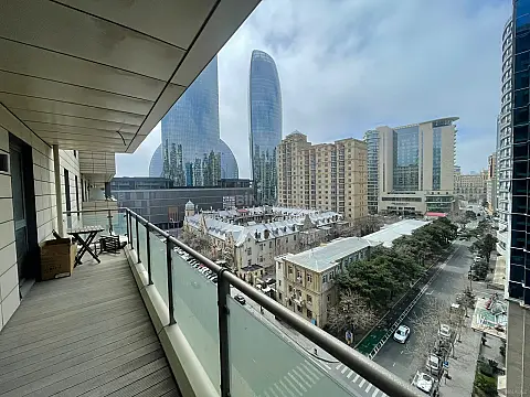 Kirayə verilir 4 otaqlı mənzil 220 m²