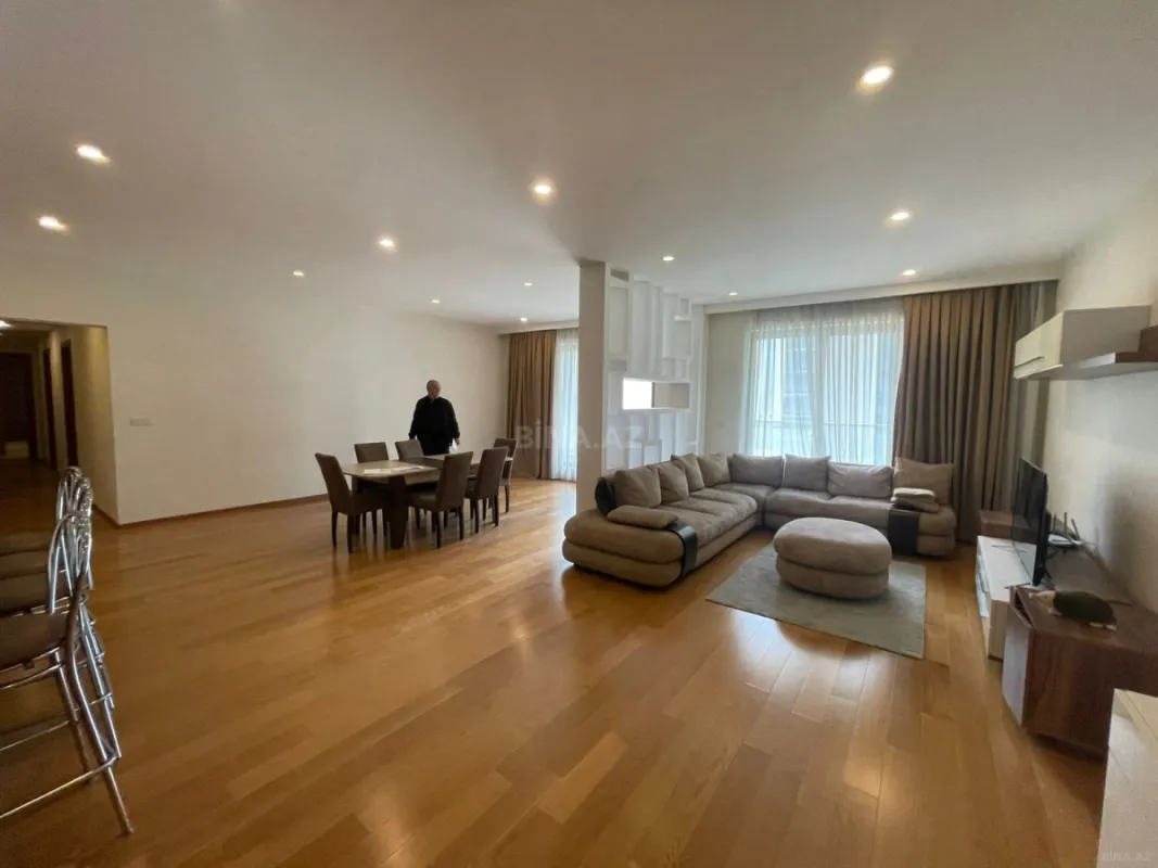 Kirayə verilir 4 otaqlı mənzil 220 m²