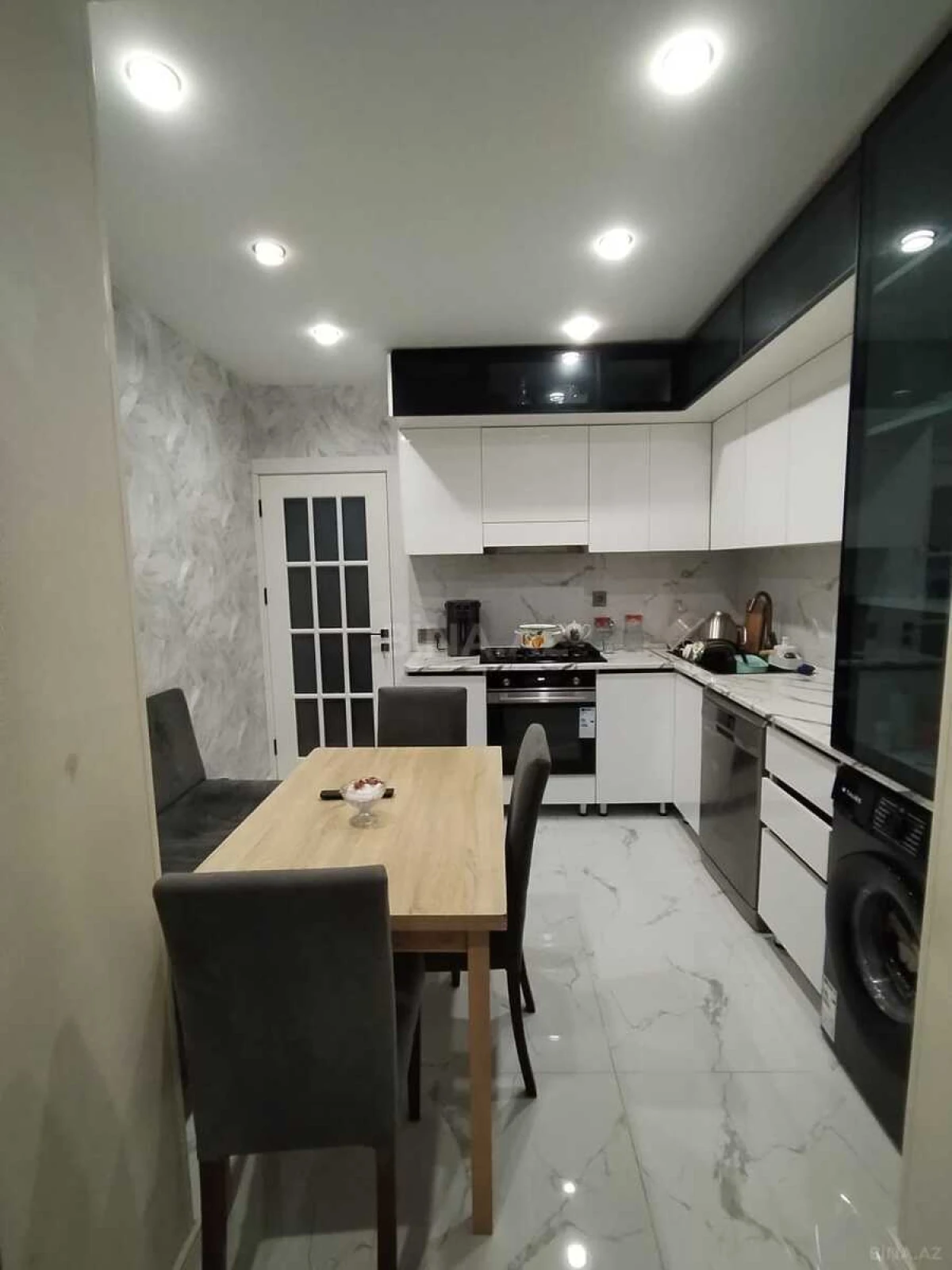 Satılır 4 otaqlı mənzil 115 m²