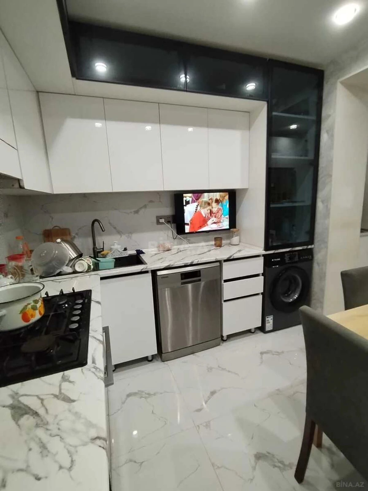 Satılır 4 otaqlı mənzil 115 m²