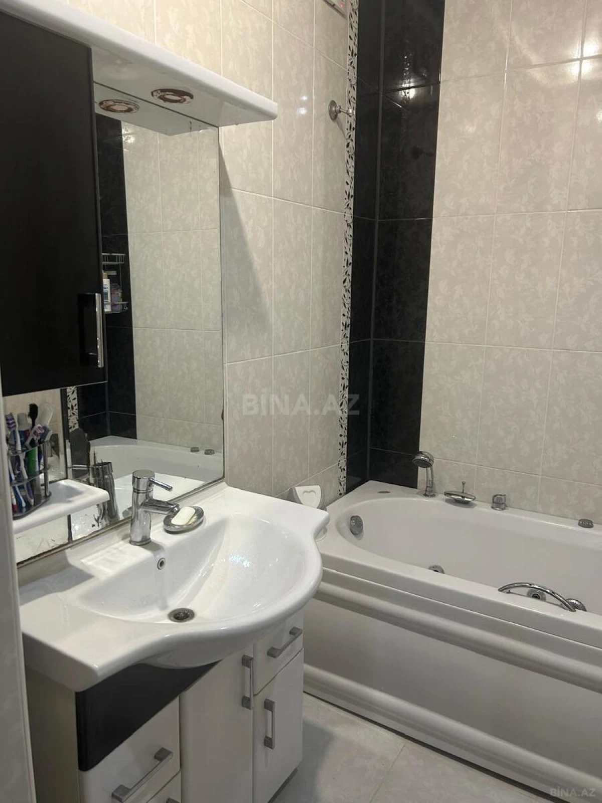 Kirayə verilir 3 otaqlı mənzil 91 m²