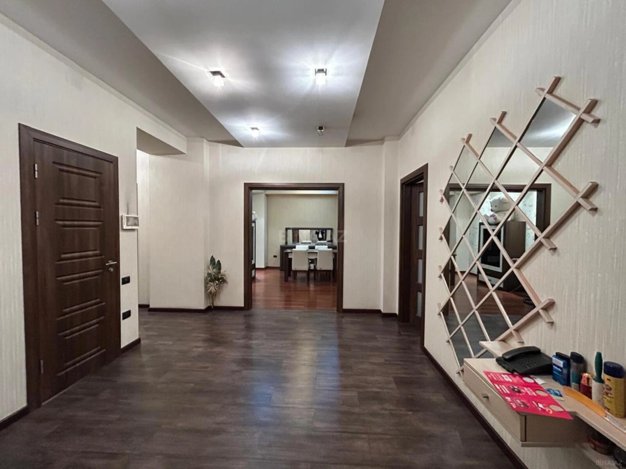 Satılır 3 otaqlı mənzil 158 m²