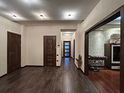 Satılır 3 otaqlı mənzil 158 m²