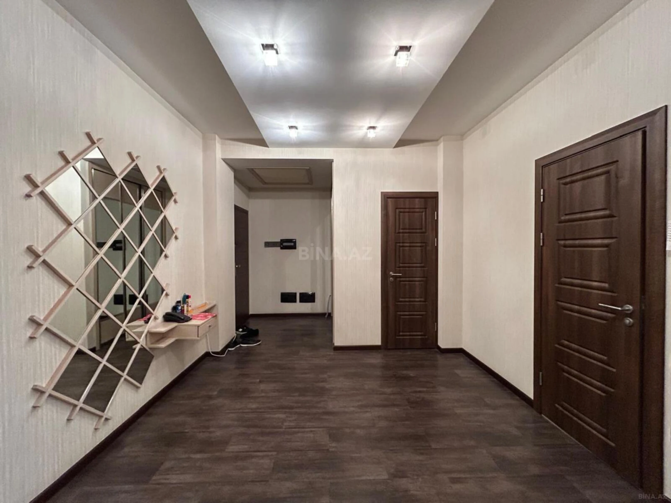 Satılır 3 otaqlı mənzil 158 m²