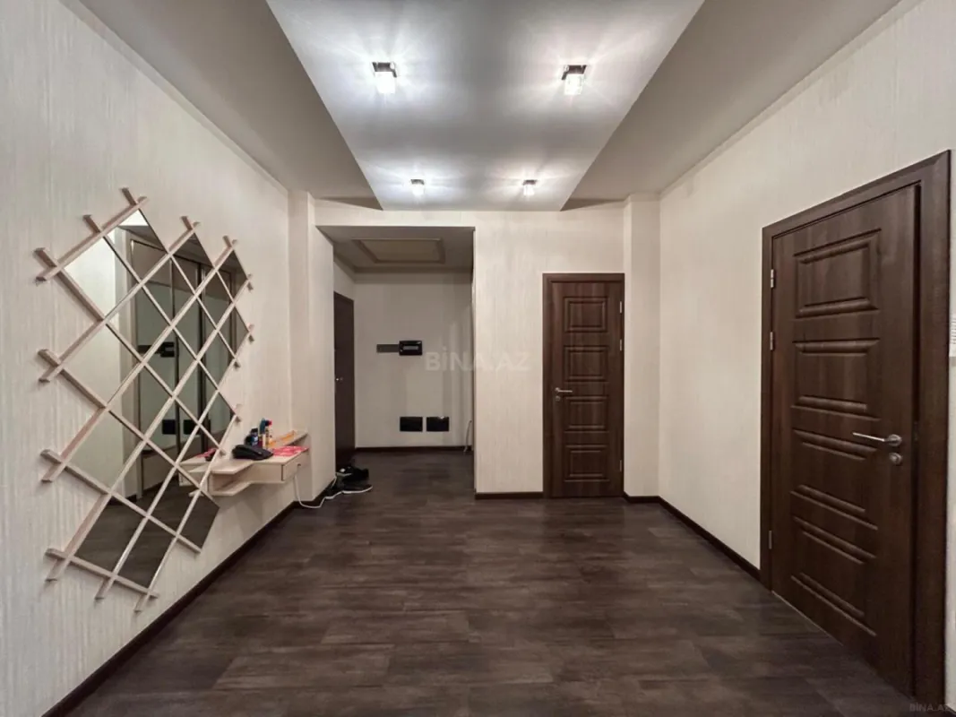 Satılır 3 otaqlı mənzil 158 m²