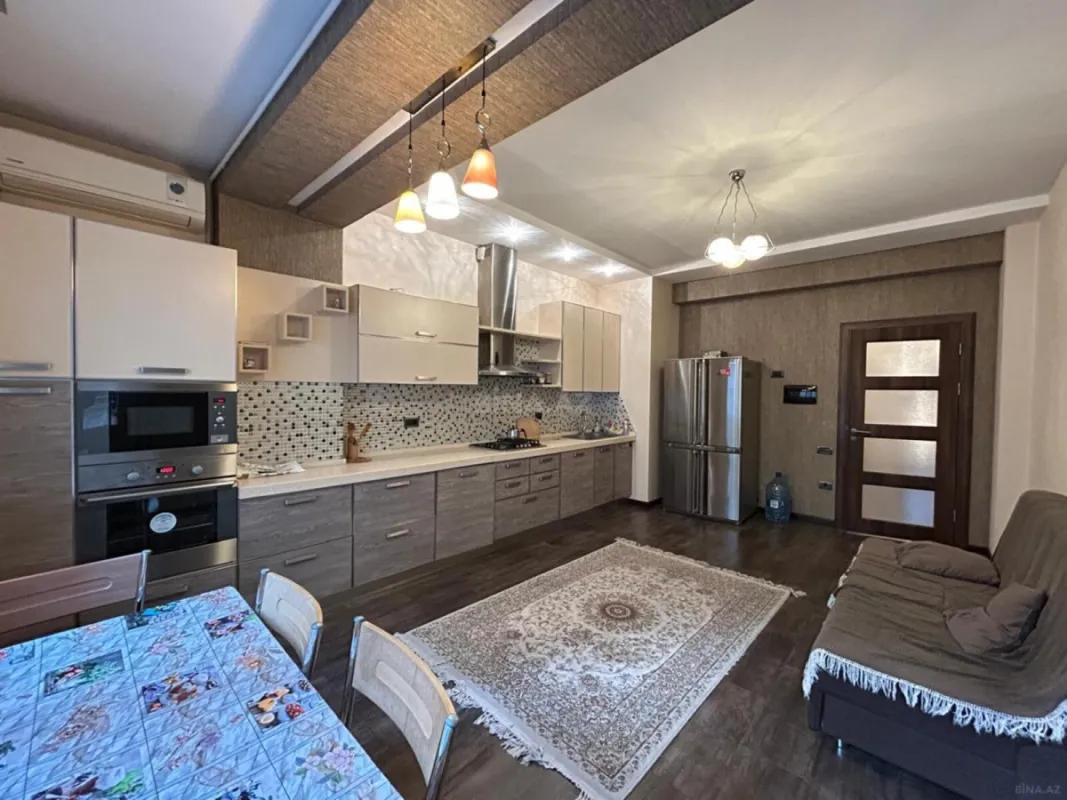 Satılır 3 otaqlı mənzil 158 m²