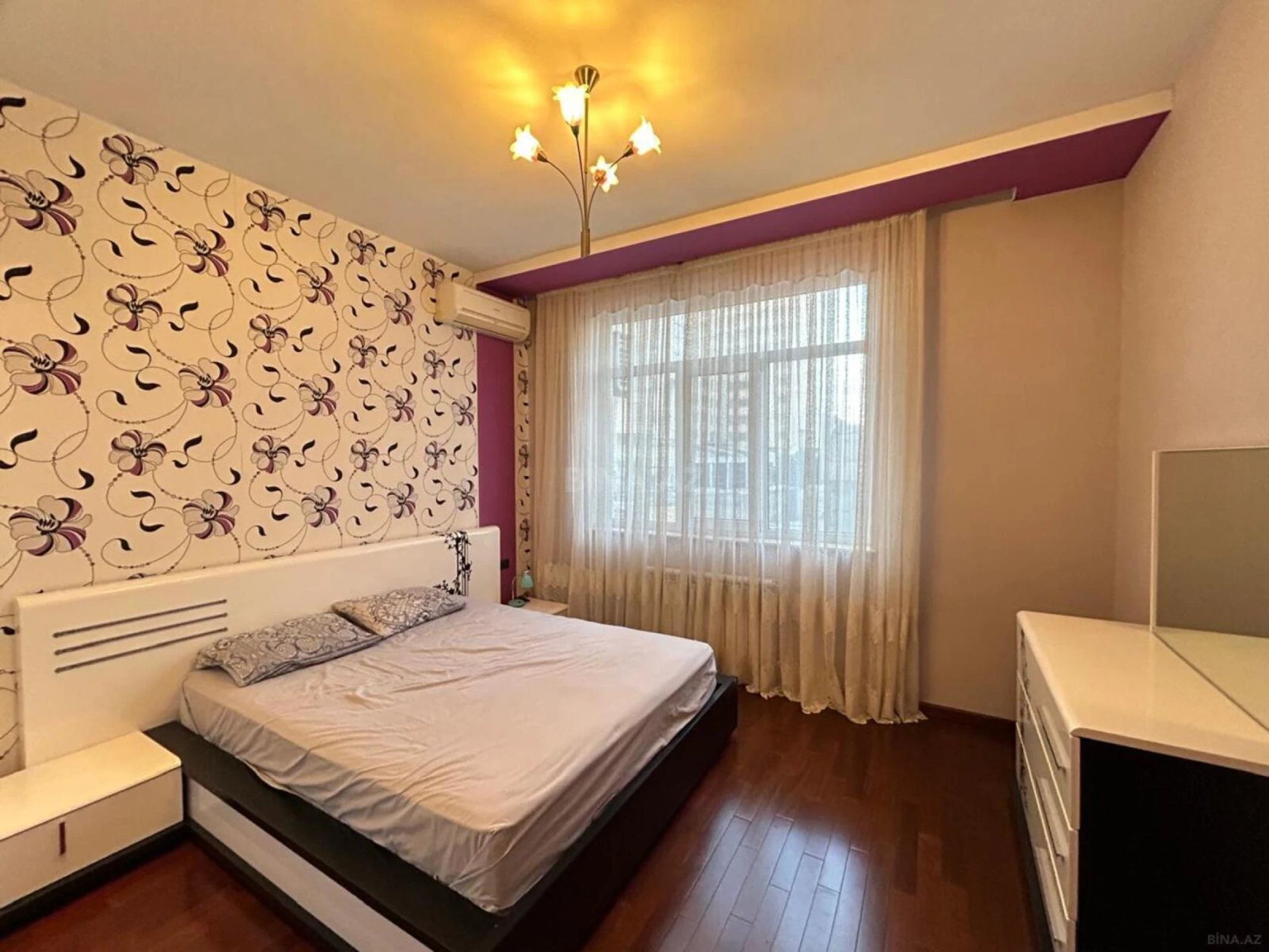 Satılır 3 otaqlı mənzil 158 m²