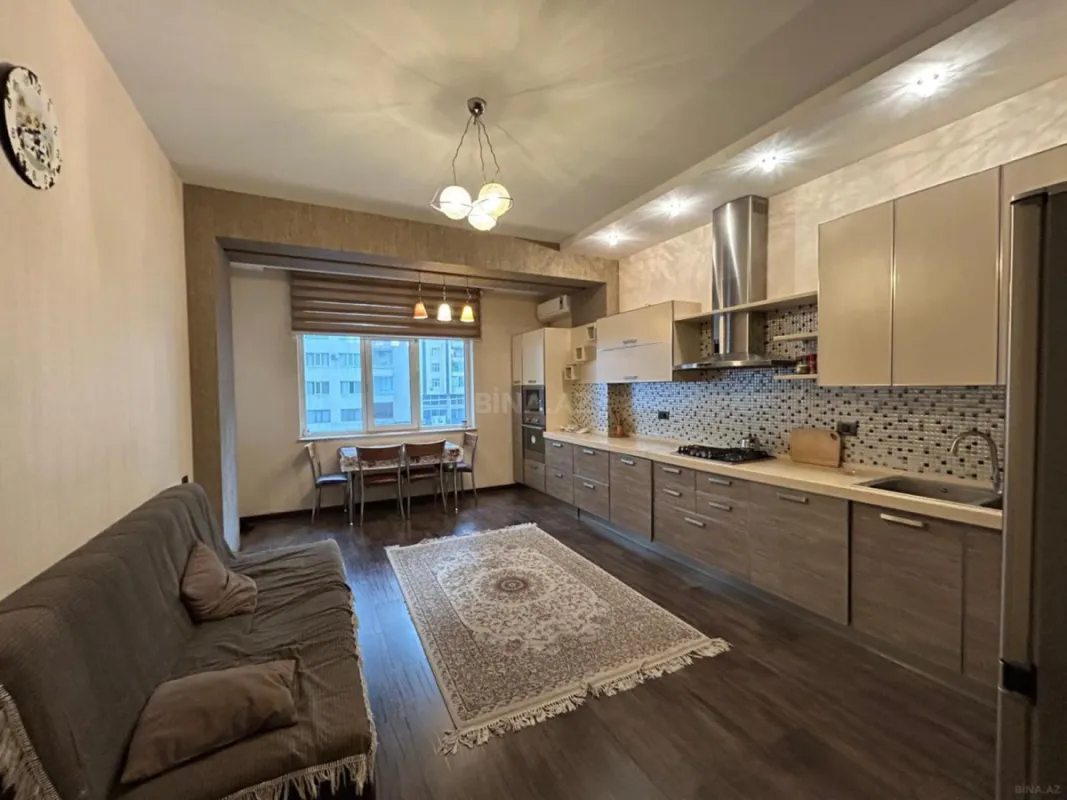 Satılır 3 otaqlı mənzil 158 m²