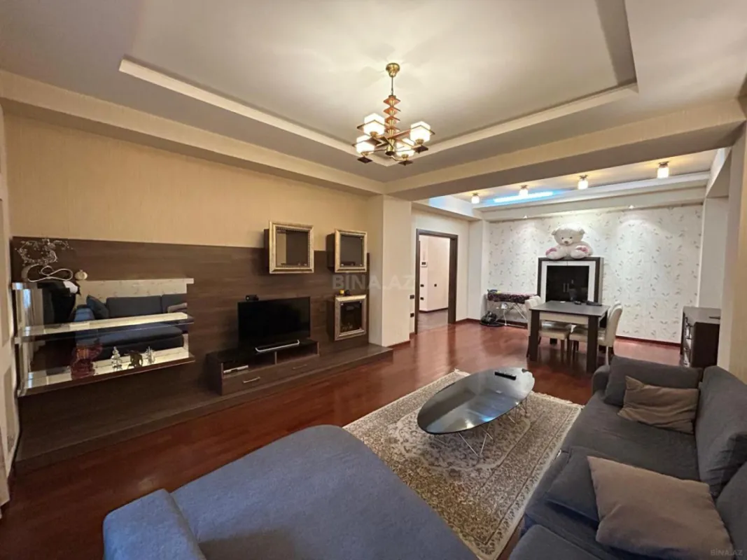 Satılır 3 otaqlı mənzil 158 m²