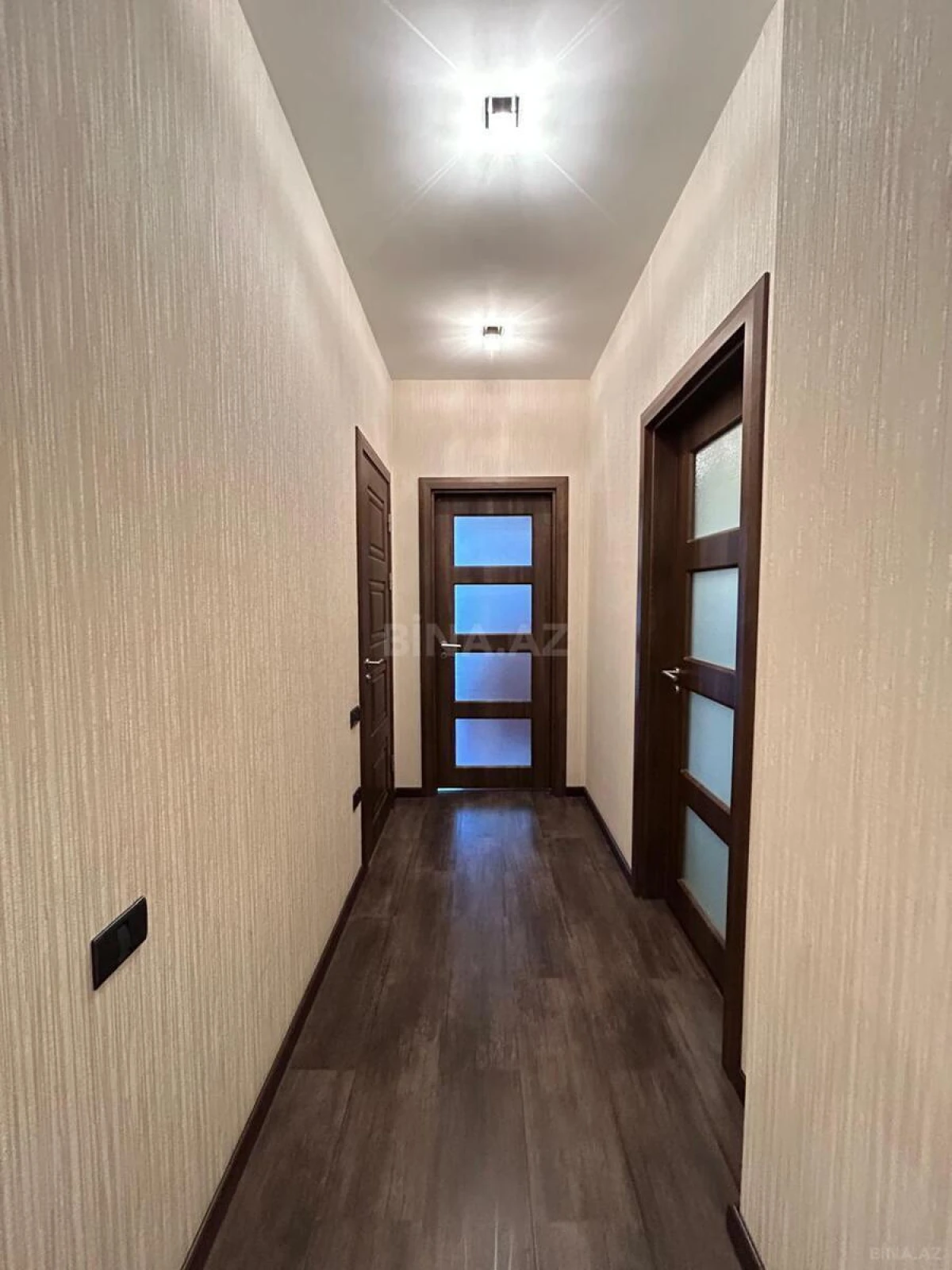 Satılır 3 otaqlı mənzil 158 m²