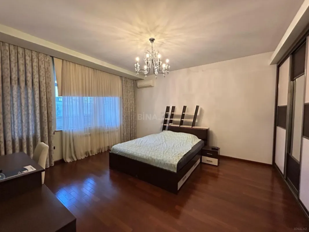 Satılır 3 otaqlı mənzil 158 m²
