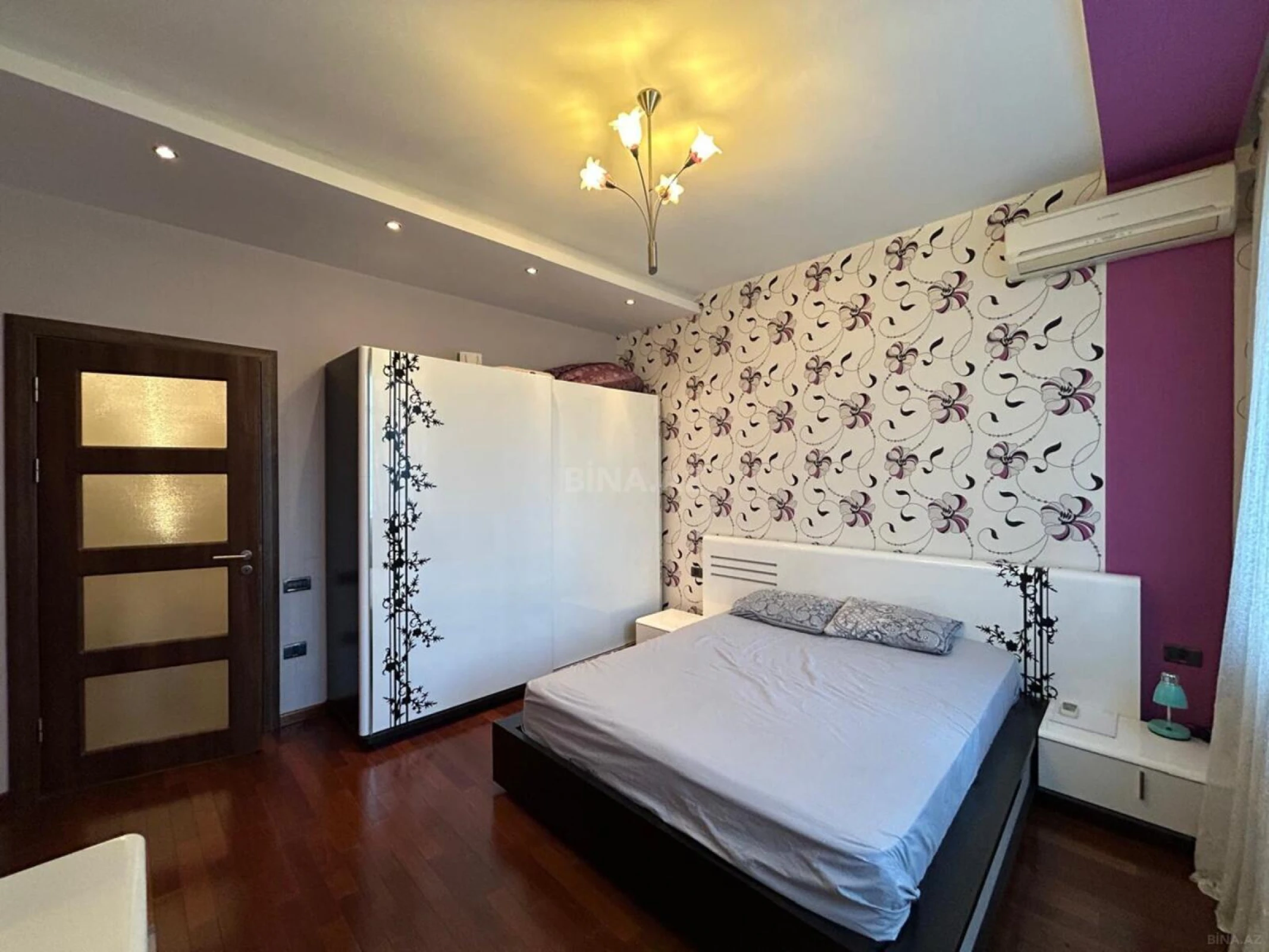 Satılır 3 otaqlı mənzil 158 m²