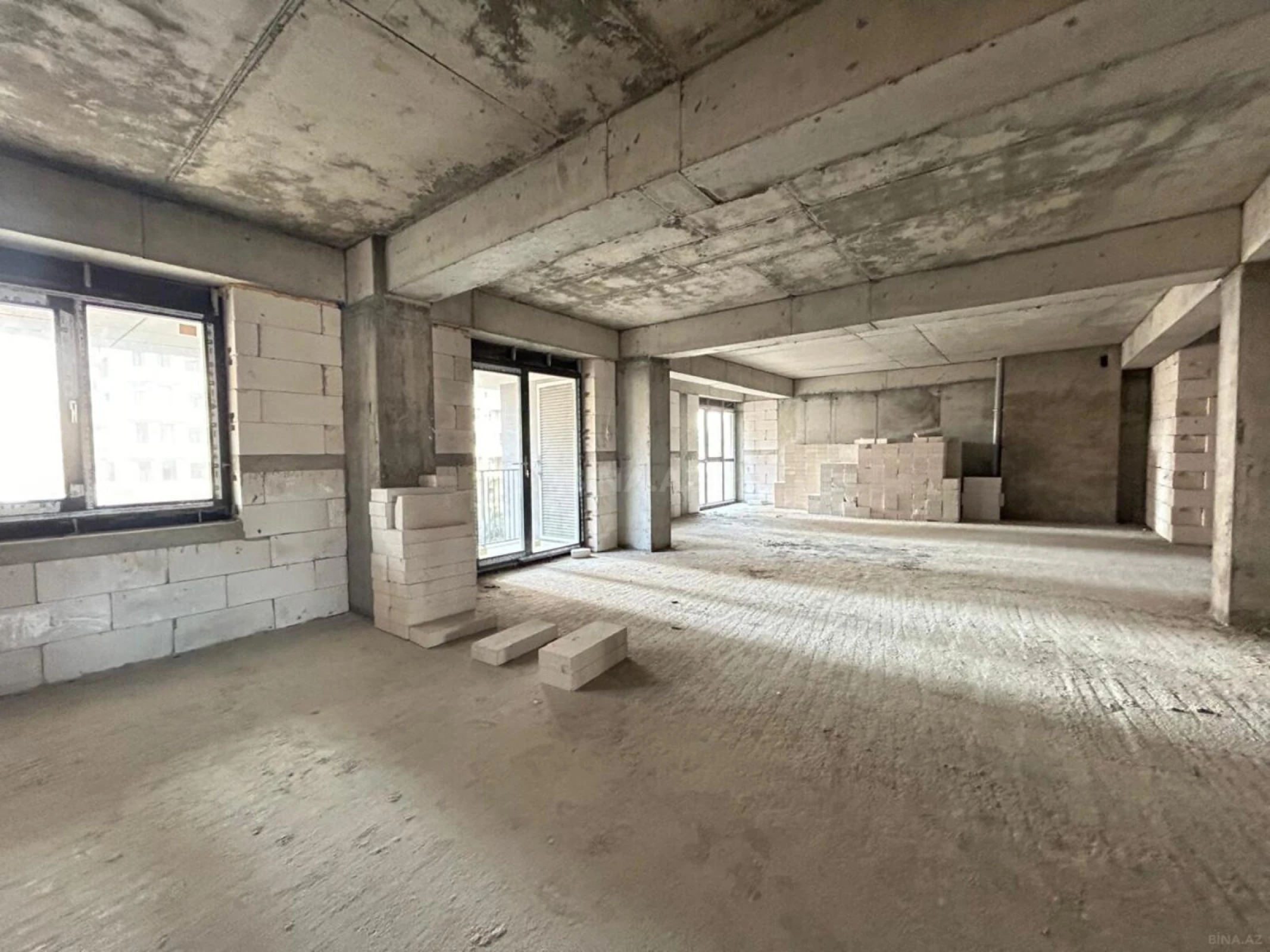 Satılır 3 otaqlı mənzil 170 m²