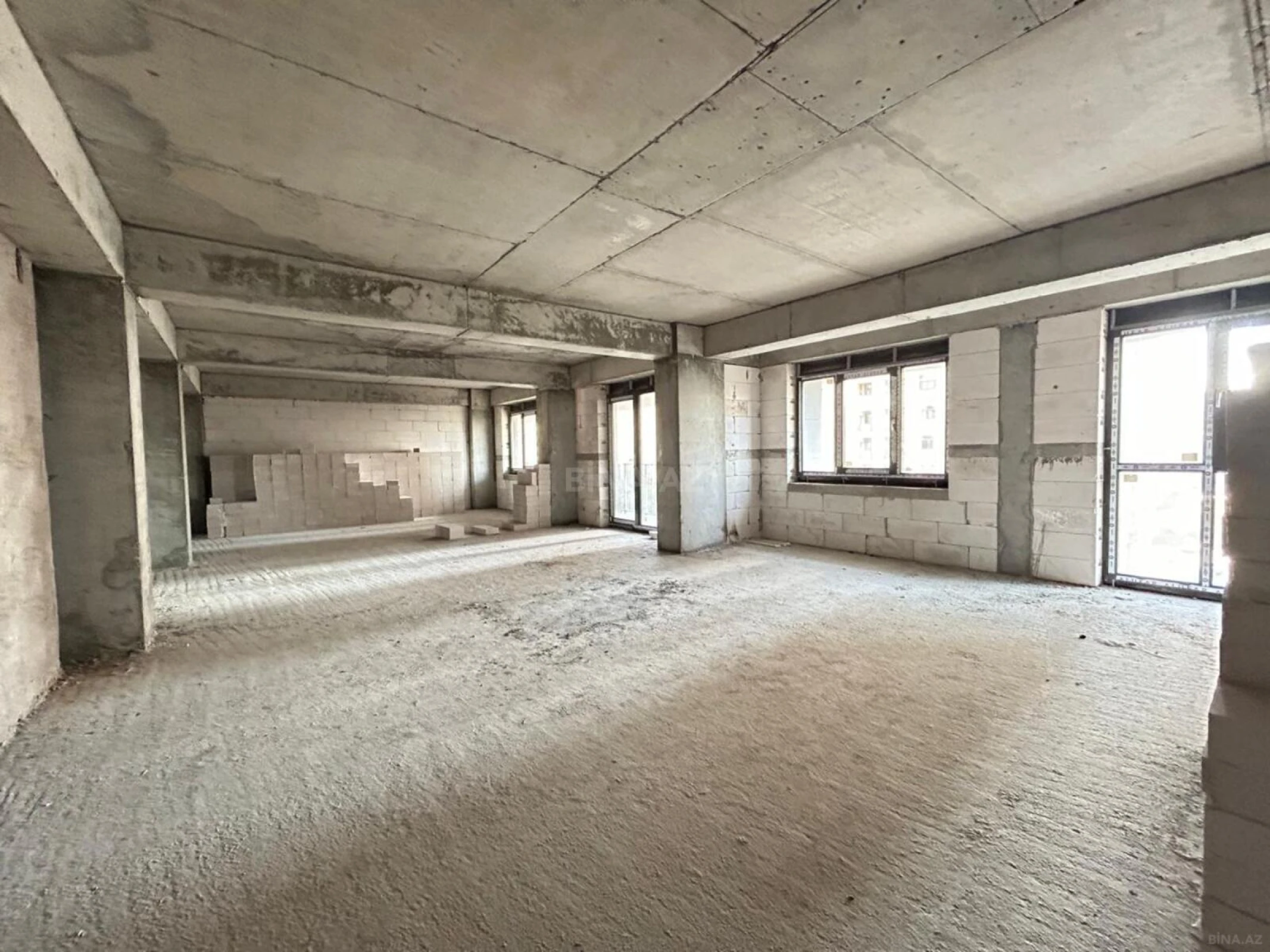 Satılır 3 otaqlı mənzil 170 m²