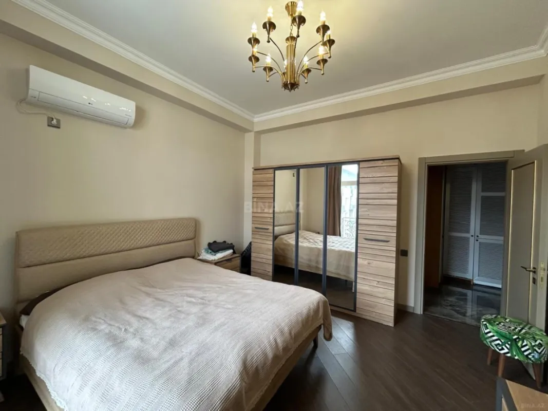 Satılır 3 otaqlı mənzil 115 m²