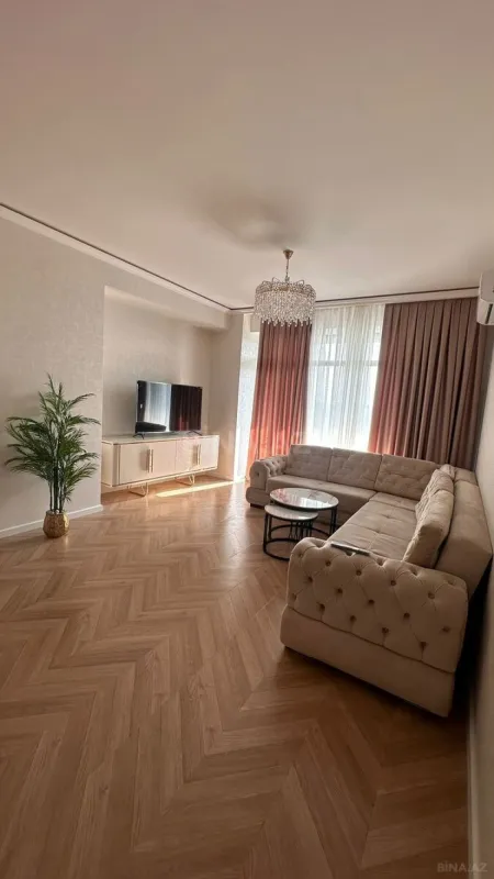 Kirayə verilir 3 otaqlı mənzil 148 m²