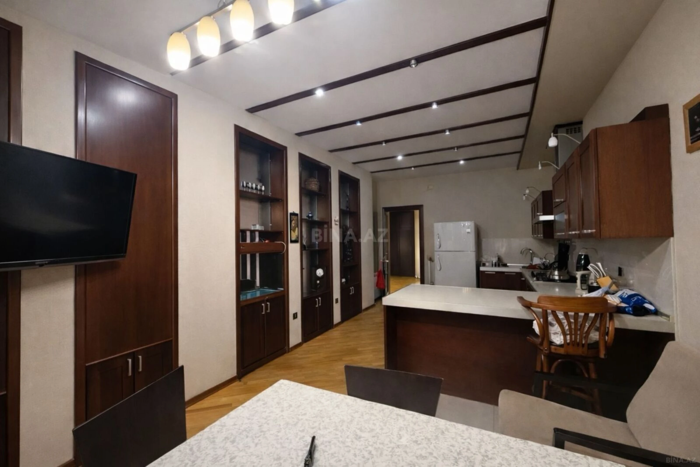 Satılır 3 otaqlı mənzil 186 m²