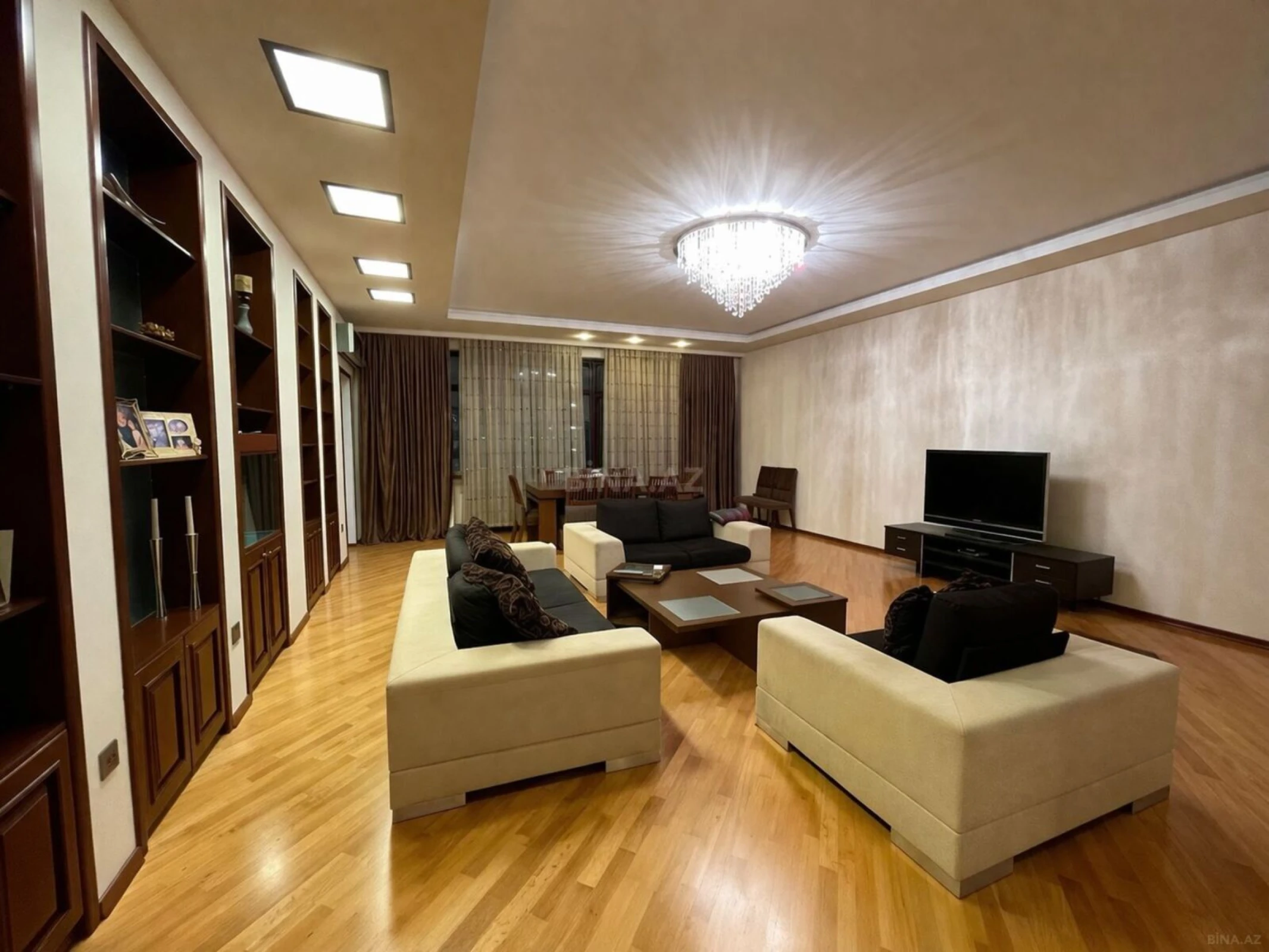 Satılır 3 otaqlı mənzil 186 m²