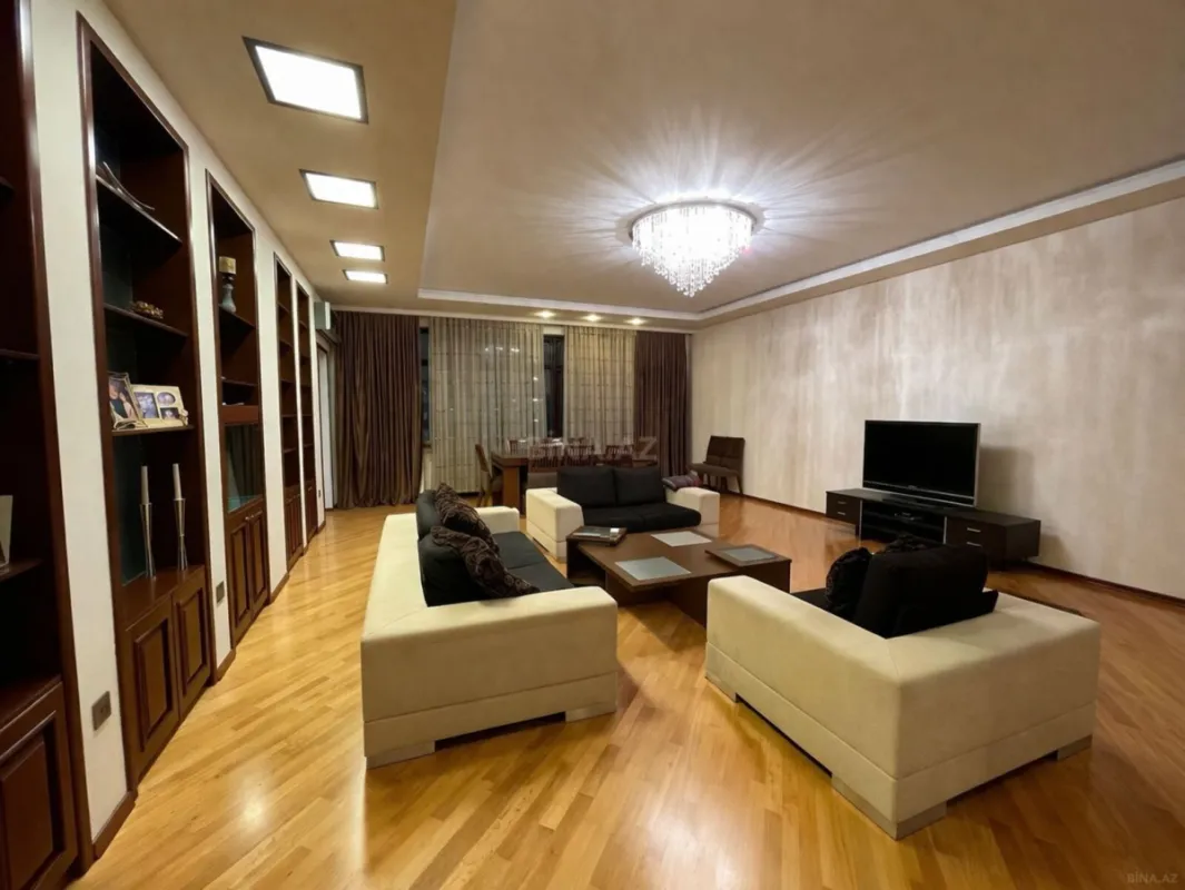 Satılır 3 otaqlı mənzil 186 m²