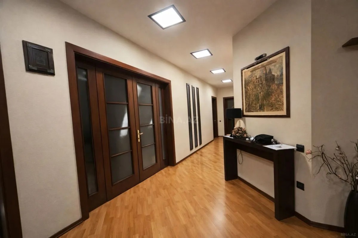 Satılır 3 otaqlı mənzil 186 m²