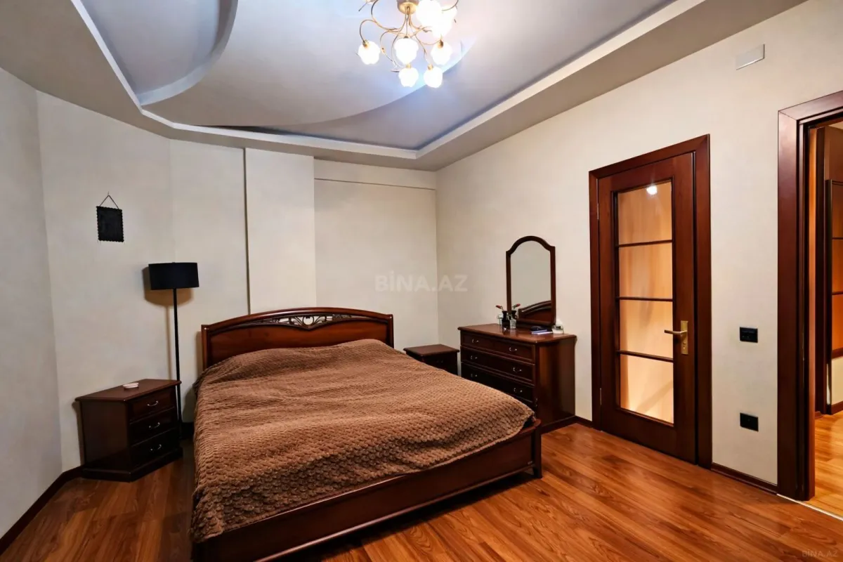 Satılır 3 otaqlı mənzil 186 m²
